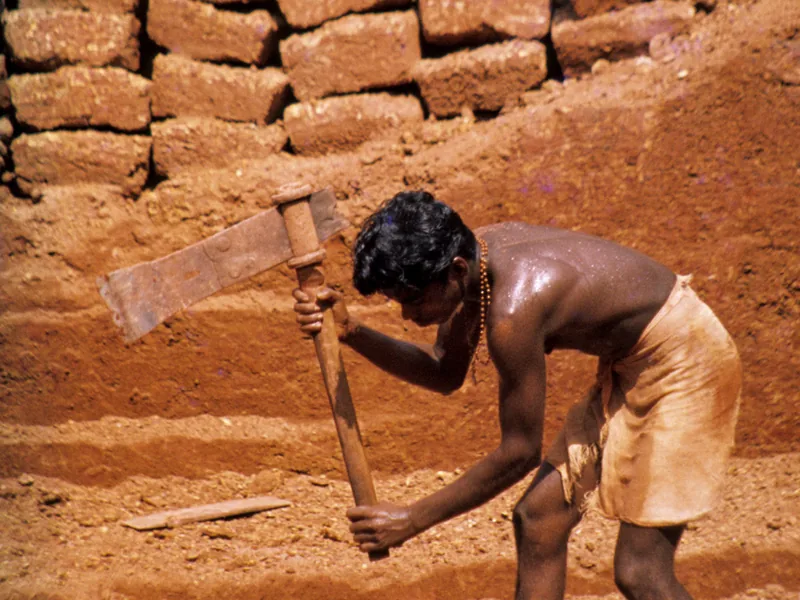 Active laterite quarry, Angadipuram — cutting brickstones from the cliff face.